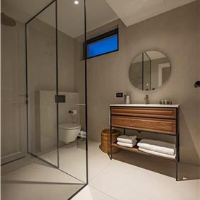 Selection of 5 bedroom seafront villas with pool on Ciovo near Trogir, sleeps 10